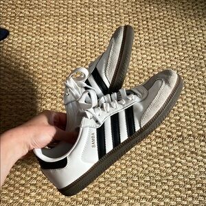 Adidas Samba White and Black Sneakers 6.5 Mens/8 Womens —read listing